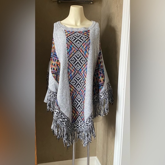 Womens Poncho Gray Southwest Aztec Fringe Pullover Fringe Bottom, boho - Picture 5 of 8